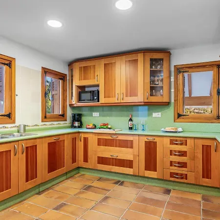 Tropical - Plusholidays *